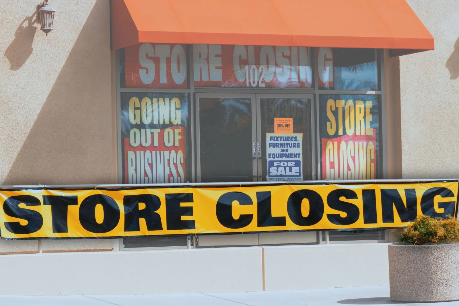 BANKRUPT: Clothing Retailer and Others Closing Up Shop in 2024