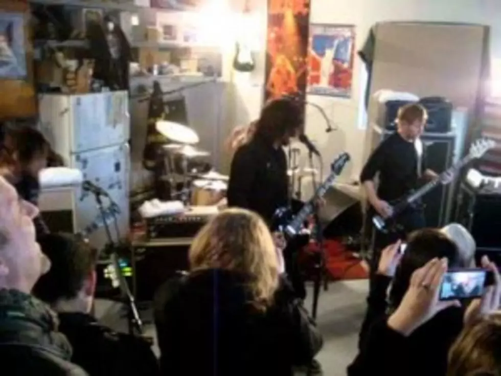 Foo Fighters Play Lucky Fan&#8217;s Garage![Video]