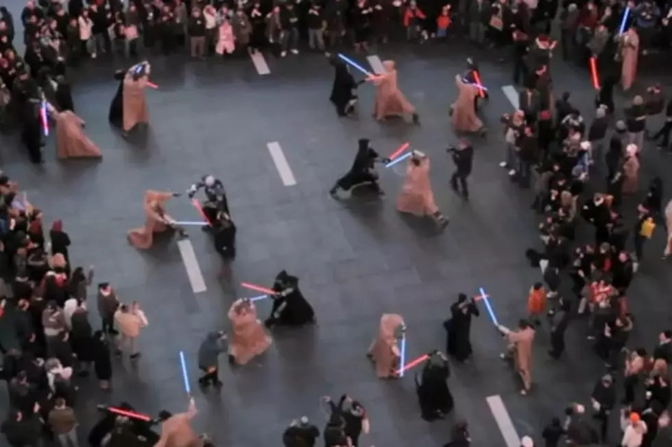 Lightsaber Battle In Times Square [Video]