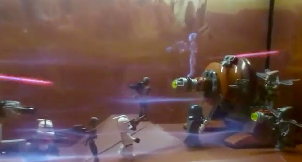 Mind Blowing Intergalactic Holographic Star Wars Display In Toy Store [Video]