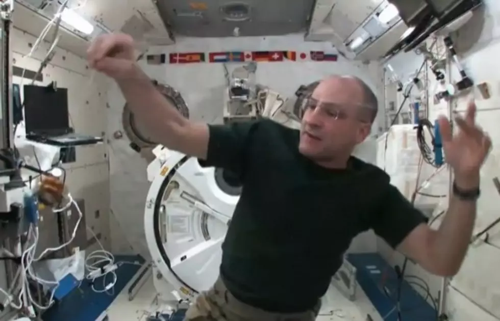 Yo-Yo Tricks That Can Only Be Performed In Outer Space [Video]