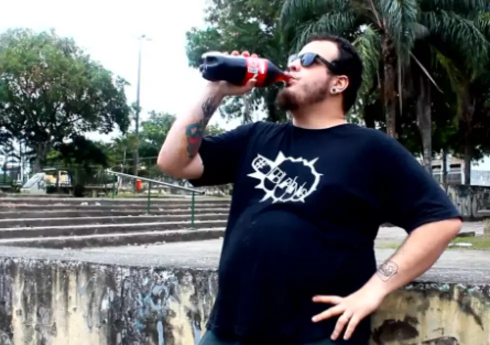 Stupid Guy Drinks Coca Cola Then Eats Mentos [Video]