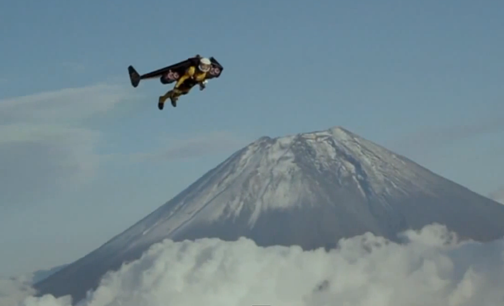 Swiss ‘Jetman’ Flies Over Mount Fuji In Japan With His Jetpack [Video]