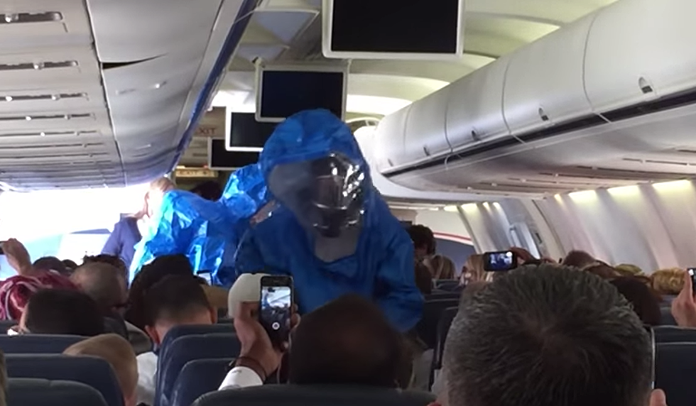 Craziness Ensues When Airplane Passenger Jokes That He Has Ebola [Video]