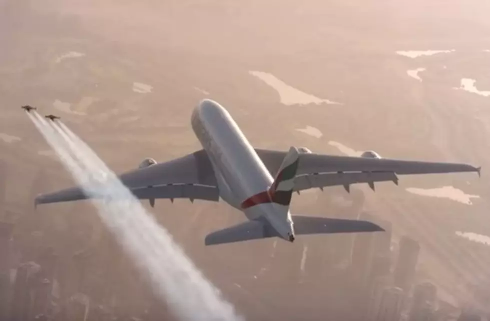 ‘The Rocketeer’ Is Real – Two Men Chase Jumbo Jet Over Dubai [Watch]
