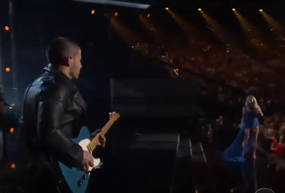 Nick Jonas Botches Guitar Solo During Live Television Performance [Video]