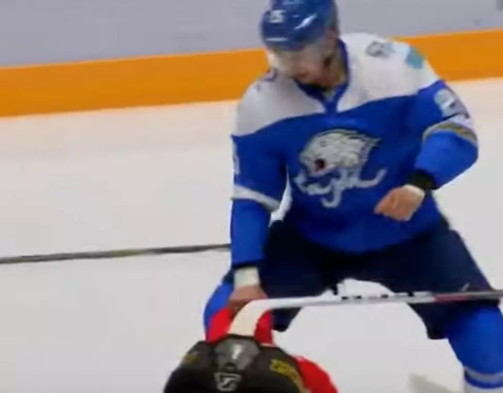 Hockey Goon Takes On Whole Team [Video]