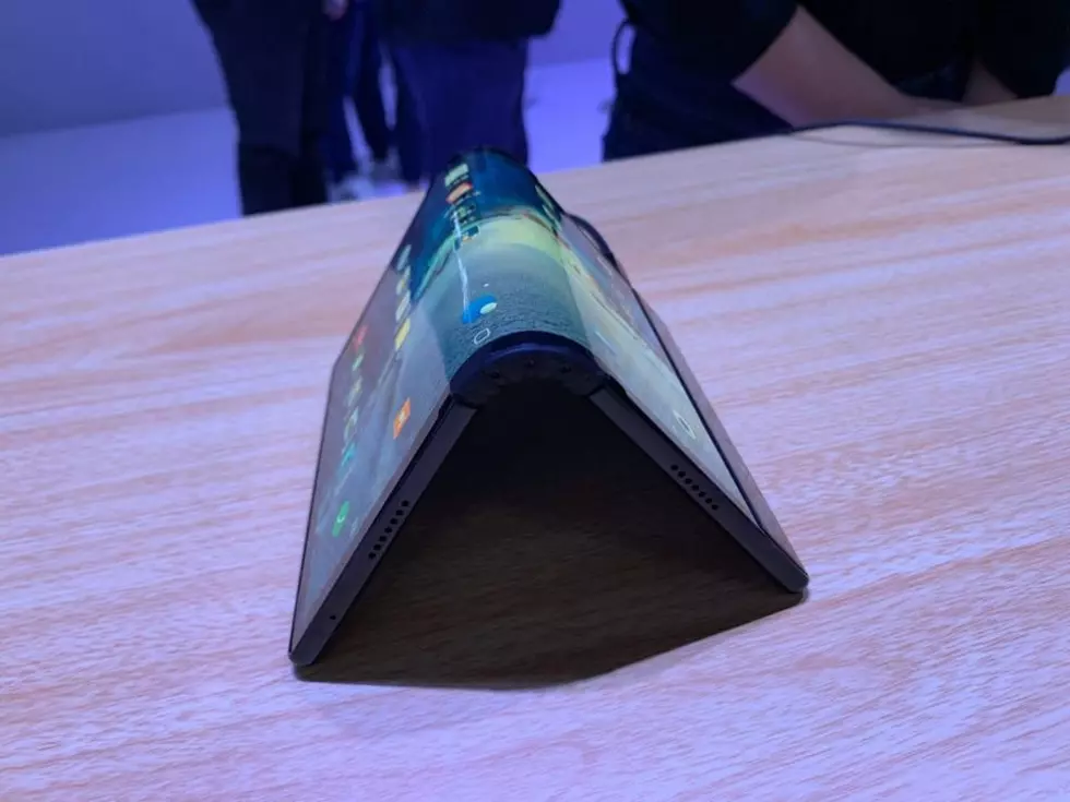 Chinese Company Unveils Worlds First Foldable Phone [Video]