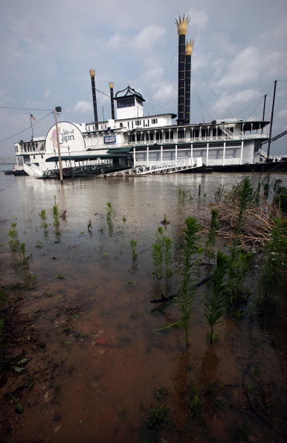 Riverboat Casinos Now Allowed To Expand Onto Land Due To Recent Legislation