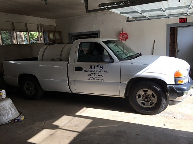 Al's pest control (similar truck), Lafayette Police