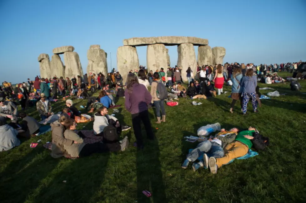 Thousands at Stonehenge Mark Summer Solstice