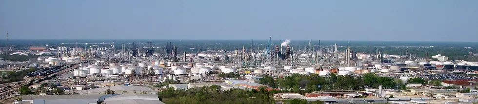 At Least Four Hurt In Fire At ExxonMobil Refinery In BR