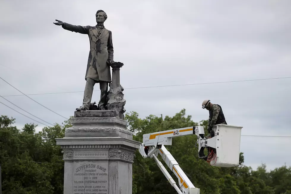 Appeals court rejects challenge of Confederate court statue