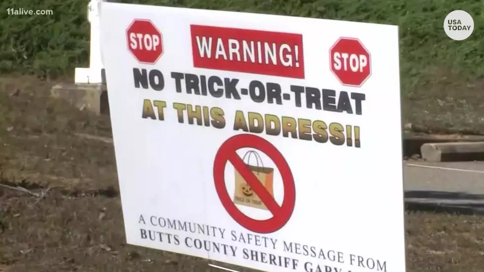 Sex Offenders Sue Sheriff Over Trick-Or-Treat Warning Signs