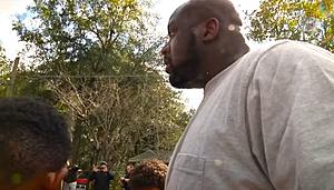 Video Resurfaces of Shaquille O’Neal Giving Back to Neighborhood...