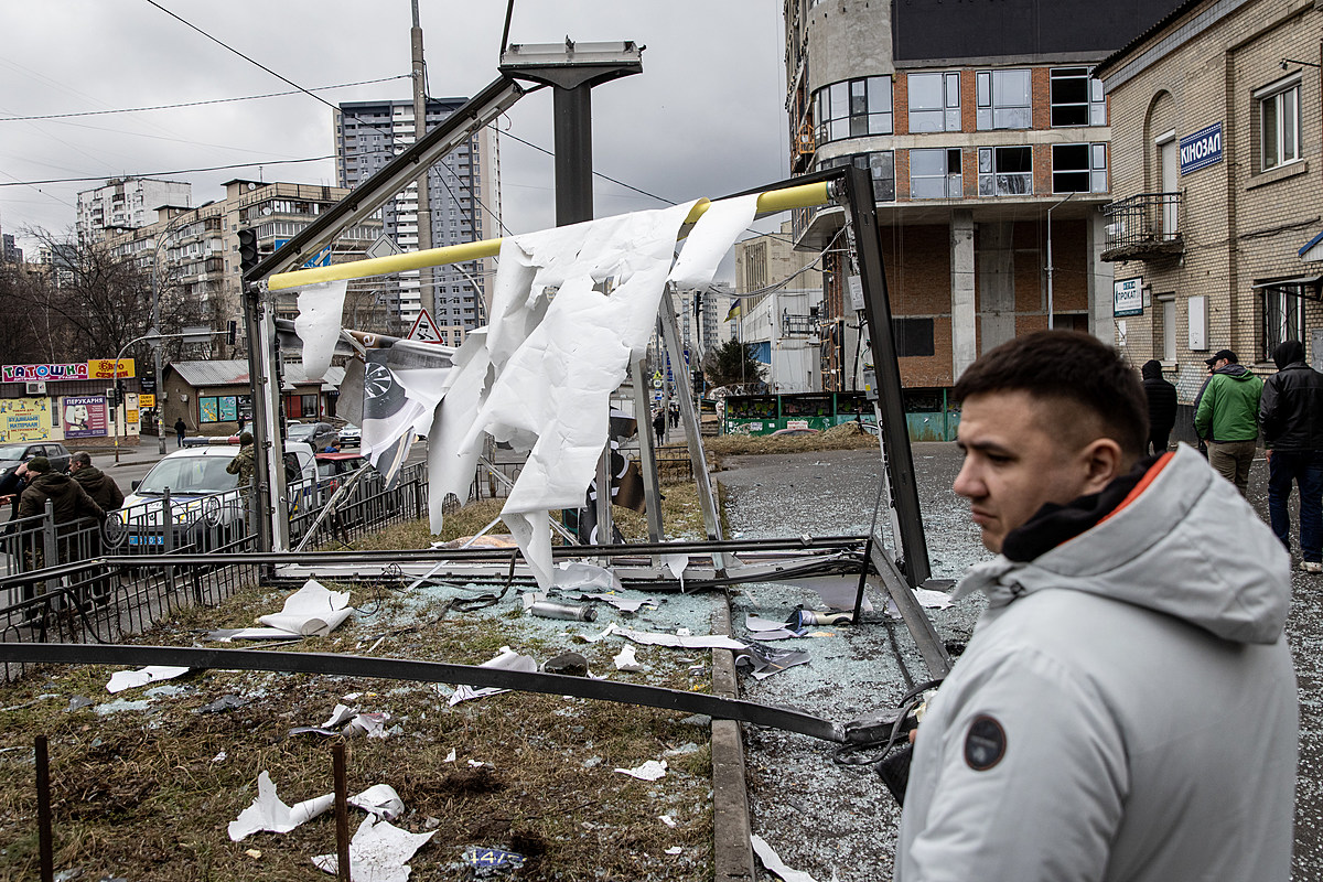 Russia attacks. Русские в Киеве сейчас. В Украине метро взорваны.
