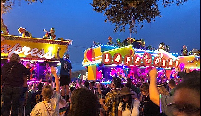 South Alabama trolls New Orleans with Mardi Gras-themed helmets