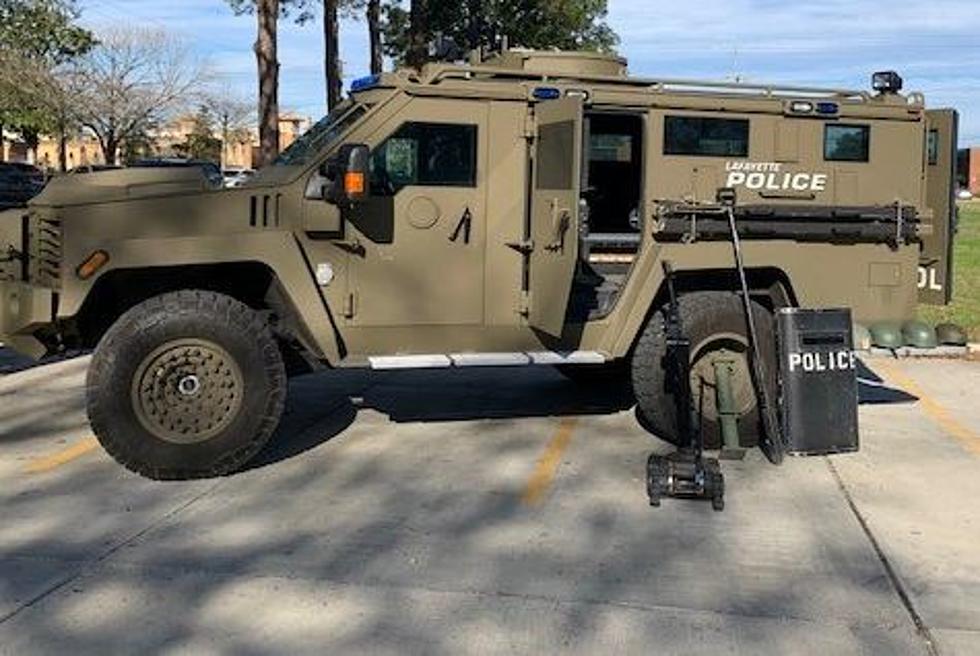 SWAT Team Called in as Man Allegedly Holds Female Against Her Will Inside Lafayette, Louisiana Apartment
