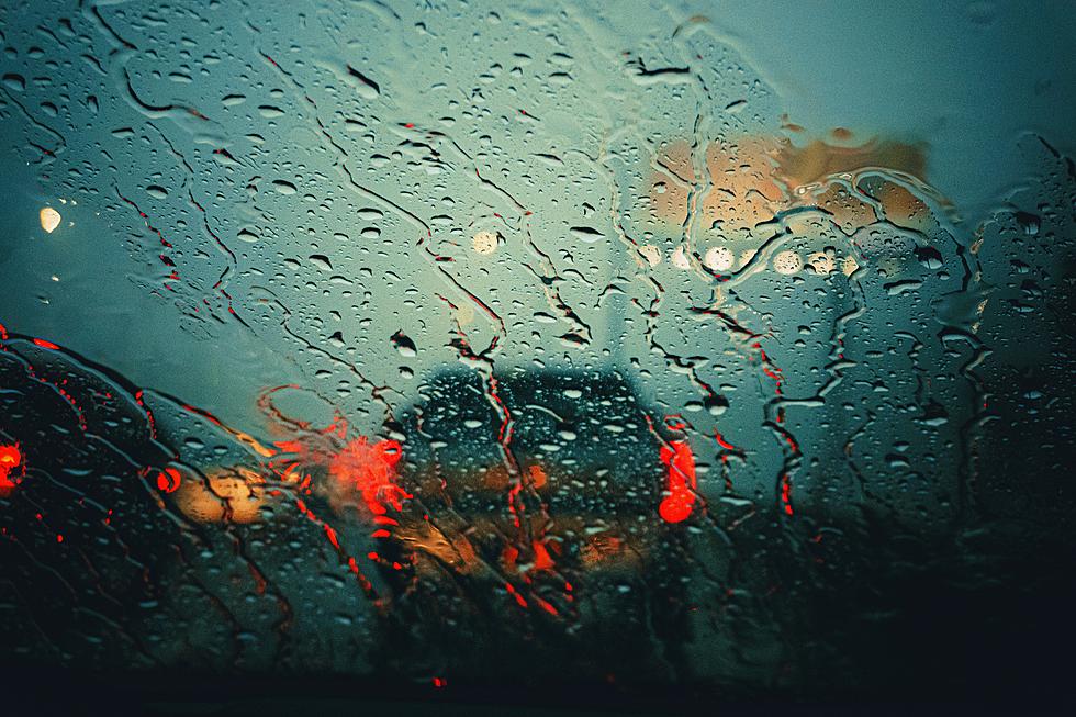 Hazard Lights On When it Rains – Is That Even Legal in Louisiana?