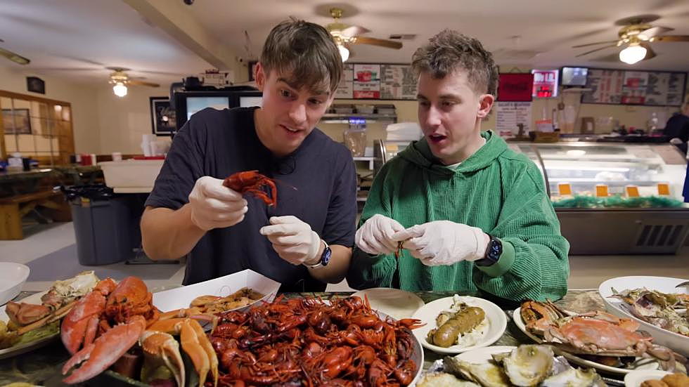 British YouTubers Try Boiled Louisiana Crawfish For The First Time