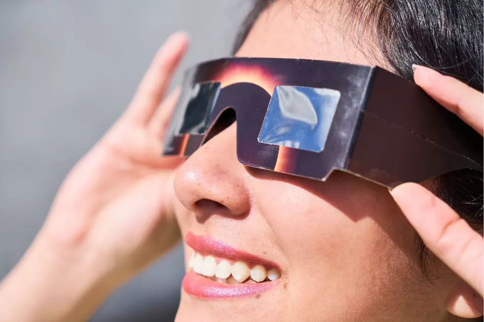 Louisiana, Texas Restaurant Giving Away Solar Eclipse Glasses