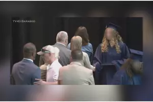 Father Interrupts Daughter’s Graduation to Prevent Her from Shaking...