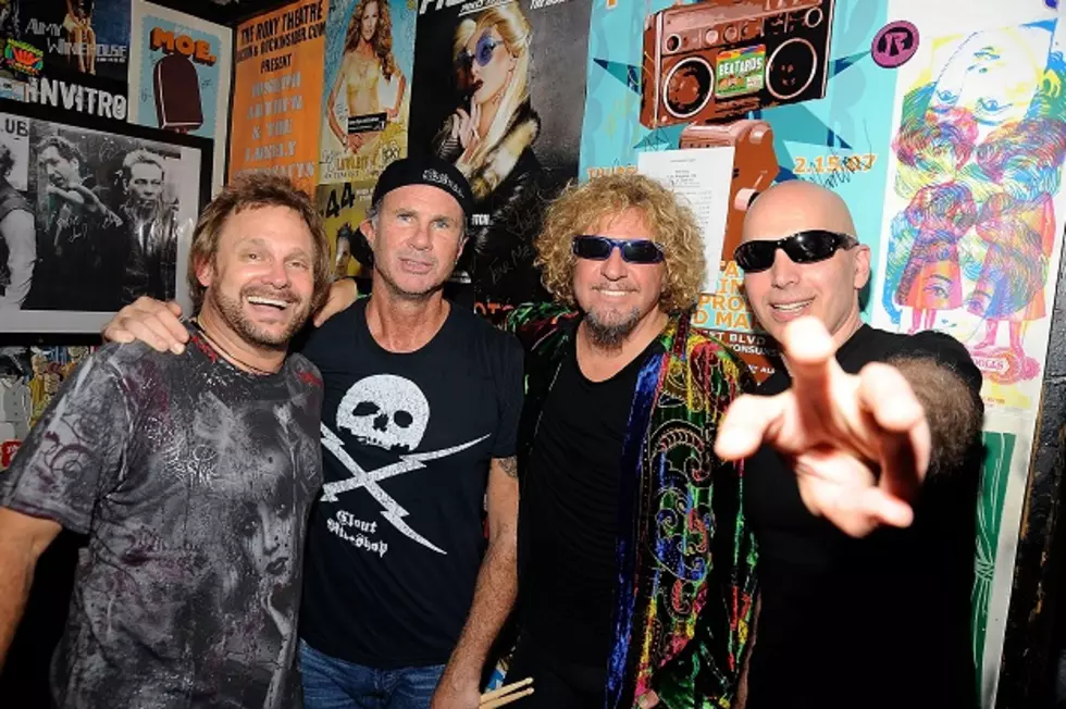 Chad Smith Hands Off Chickenfoot Drumsticks to Kenny Aronoff