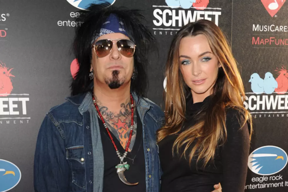 Motley Crue Bassist Nikki Sixx Recuperating After Knee Surgery