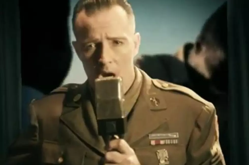 Scott Weiland Goes Military in &#8216;I&#8217;ll Be Home for Christmas&#8217; Video