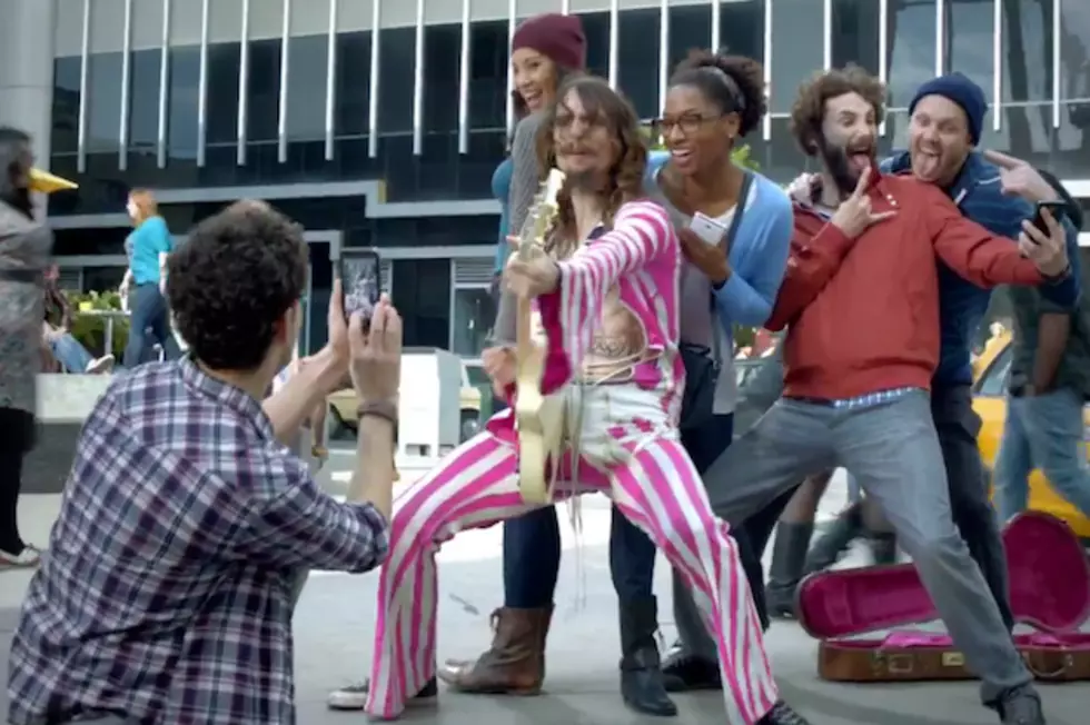 Super Bowl 2012 Galaxy Note Commercial Features ‘I Believe in a Thing Called Love’ from The Darkness