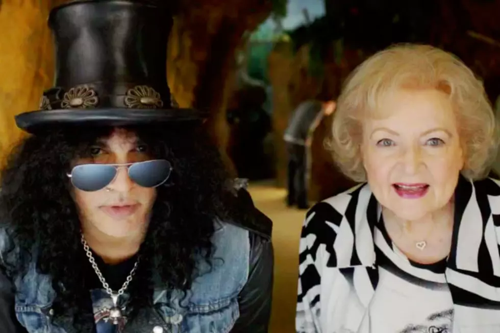 Slash and Betty White Get Their Frog Fix in New Zoo Commercial
