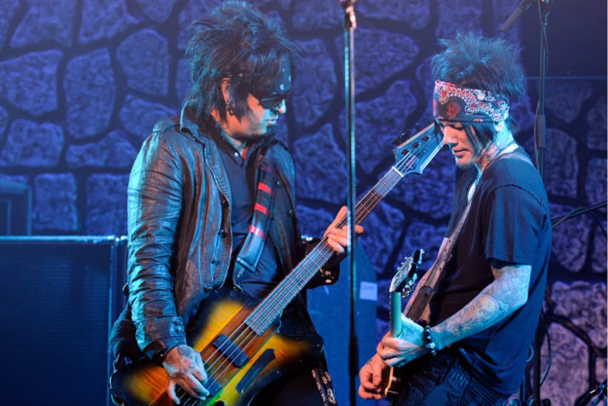 Sixx: A.M. Unveil 'Are You With Me Now' Video.