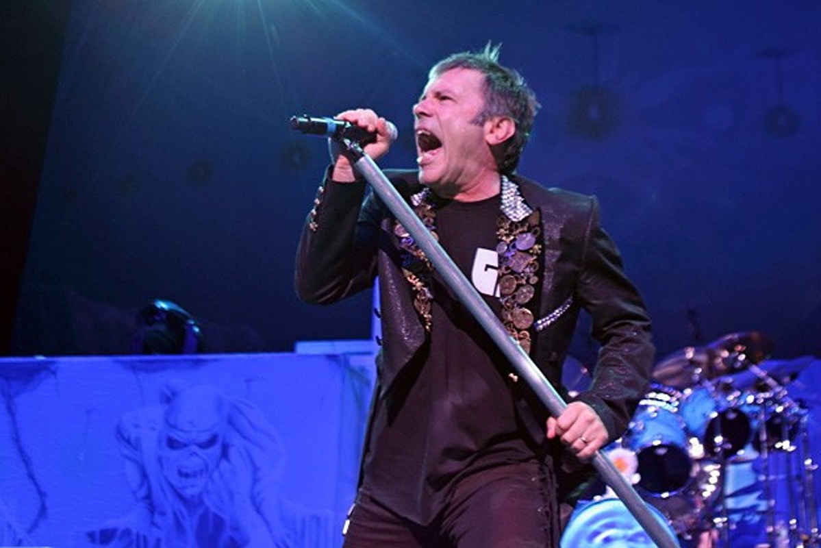 Iron Maiden S Bruce Dickinson Undergoes Cancer Treatment