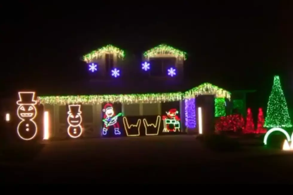 Metallica Christmas Light Show Powered by &#8216;Creeping Death,&#8217; &#8216;Battery,&#8217; &#8216;One&#8217; + More