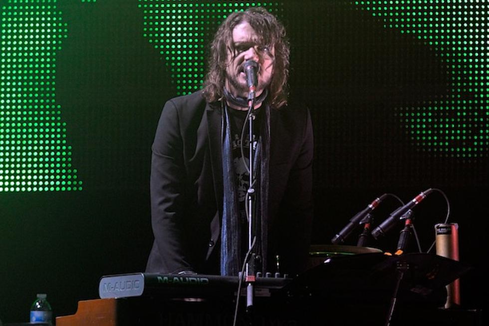 Guns N’ Roses Keyboardist Dizzy Reed: ‘Axl’s Work Ethic Has Really Rubbed Off on Me’