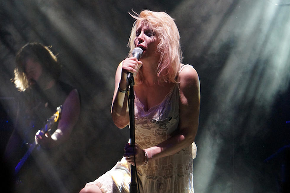 Courtney Love Gets Intimate With Fans at Gig in Port Chester, New York &#8211; Exclusive Photos