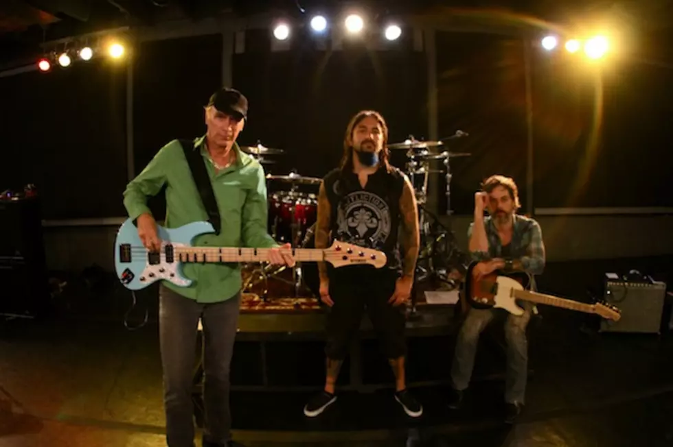 The Winery Dogs, ‘Unleashed in Japan 2013′ – Exclusive Stream