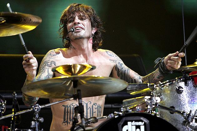 Motley Crue&#8217;s Tommy Lee &#8216;Back to 100 Percent&#8217; After Being Sidelined By Tendonitis