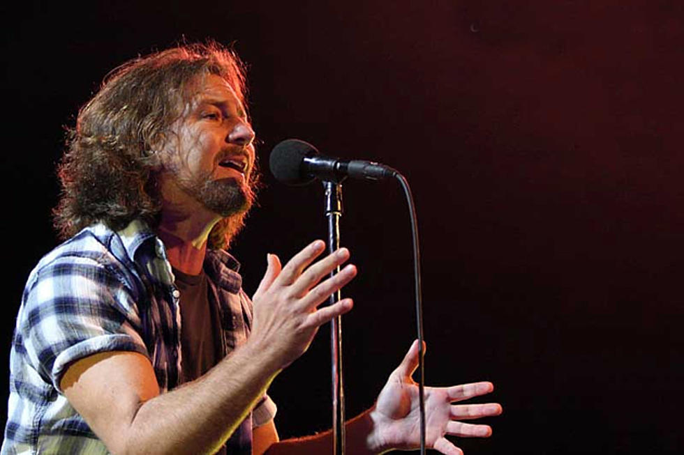 Pearl Jam’s ‘Lightning Bolt’ Debuts at No. 1, Eddie Vedder Talks Baseball