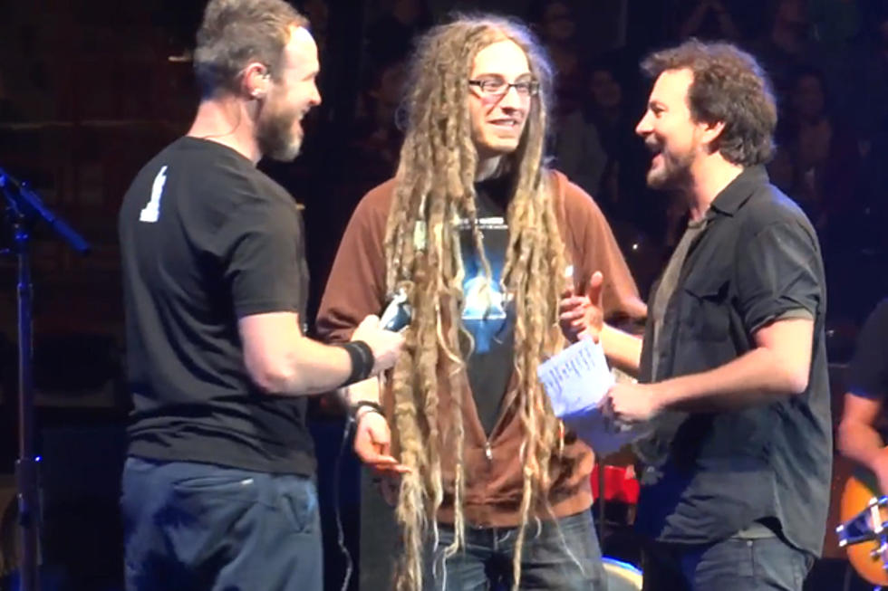 Pearl Jam&#8217;s Eddie Vedder Shears Off Fan&#8217;s Dreadlocks at Spokane Show