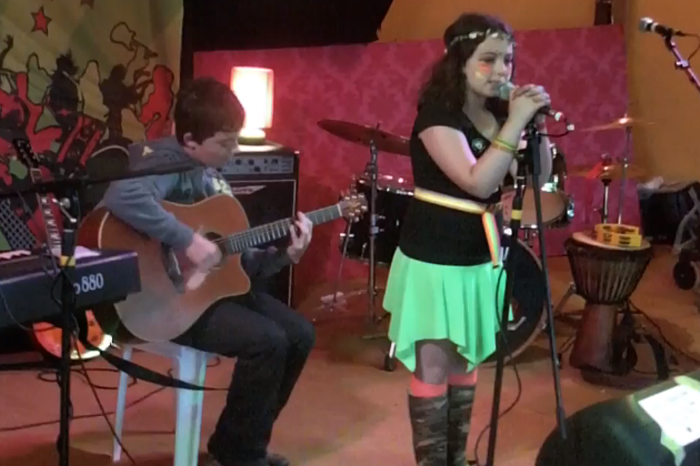 Kid Duo Covers Foo Fighters’ ‘Everlong’ at Irish Festival – Best of YouTube