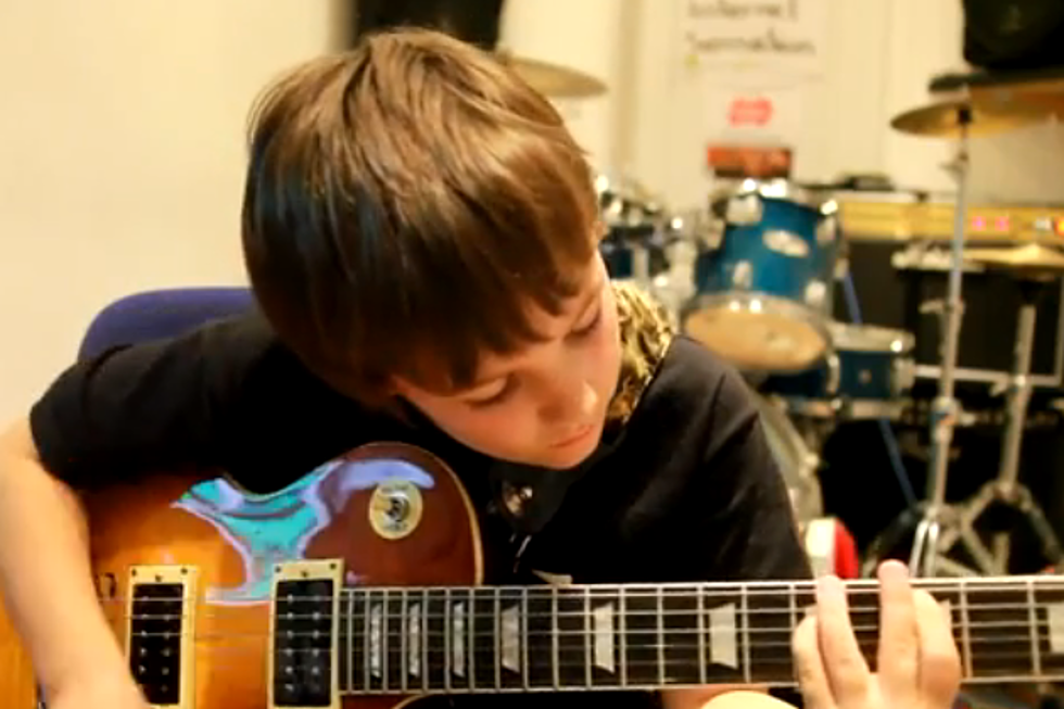 7-Year Old Plays Velvet Revolver’s ‘Slither’ on Guitar – Best of YouTube