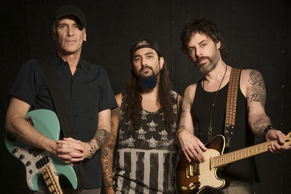 The Winery Dogs' Mike Portnoy Talks Dog Camp