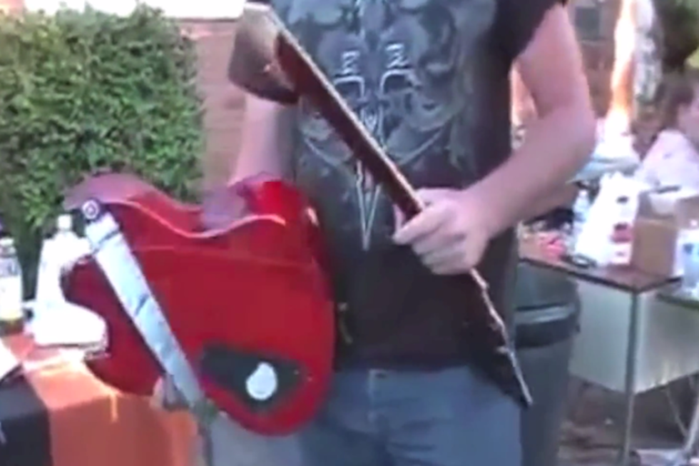 15 Embarrassing Guitar Spin Fails