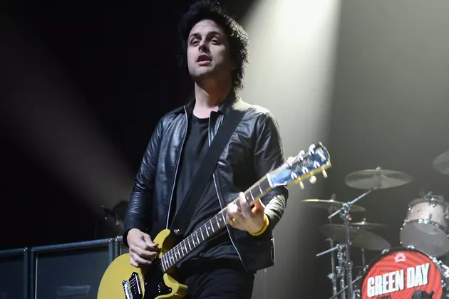 Green Day&#8217;s Billie Joe Armstrong Invites Disabled Fan to Play Guitar Onstage in London