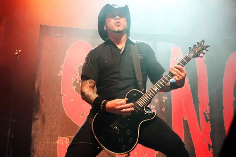 Hellyeah&#8217;s Tom Maxwell Bows Out of European Tour After Breaking Foot
