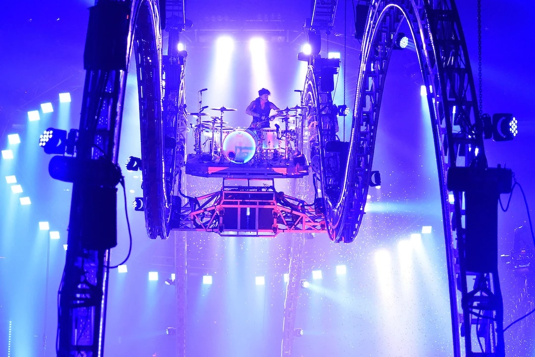 Motley Crue's Tommy Lee: The world's first 360-degree rotating