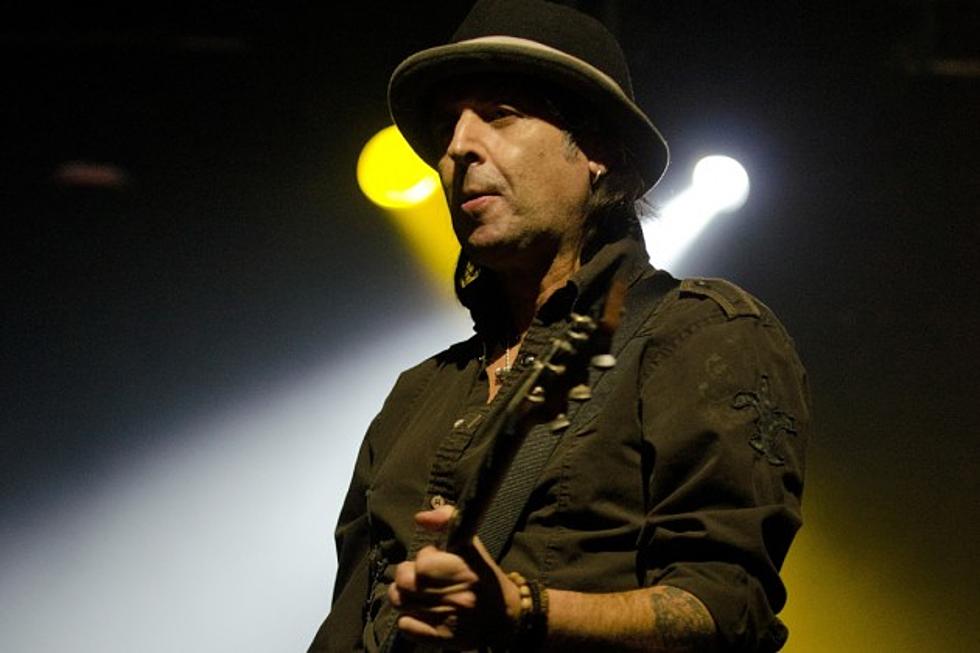 Motorhead&#8217;s Phil Campbell Jams Guitar Licks for New Album