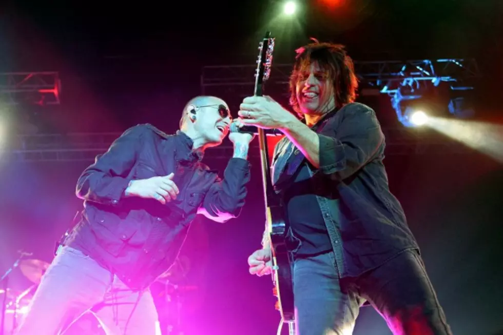 Dean DeLeo: Chester Bennington &#8216;Tore Darn Near Every Ligament in His Ankle&#8217;