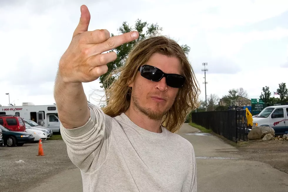 Puddle of Mudd’s Wes Scantlin Smashes Gear Onstage + Walks Out on Fans Mid-Performance